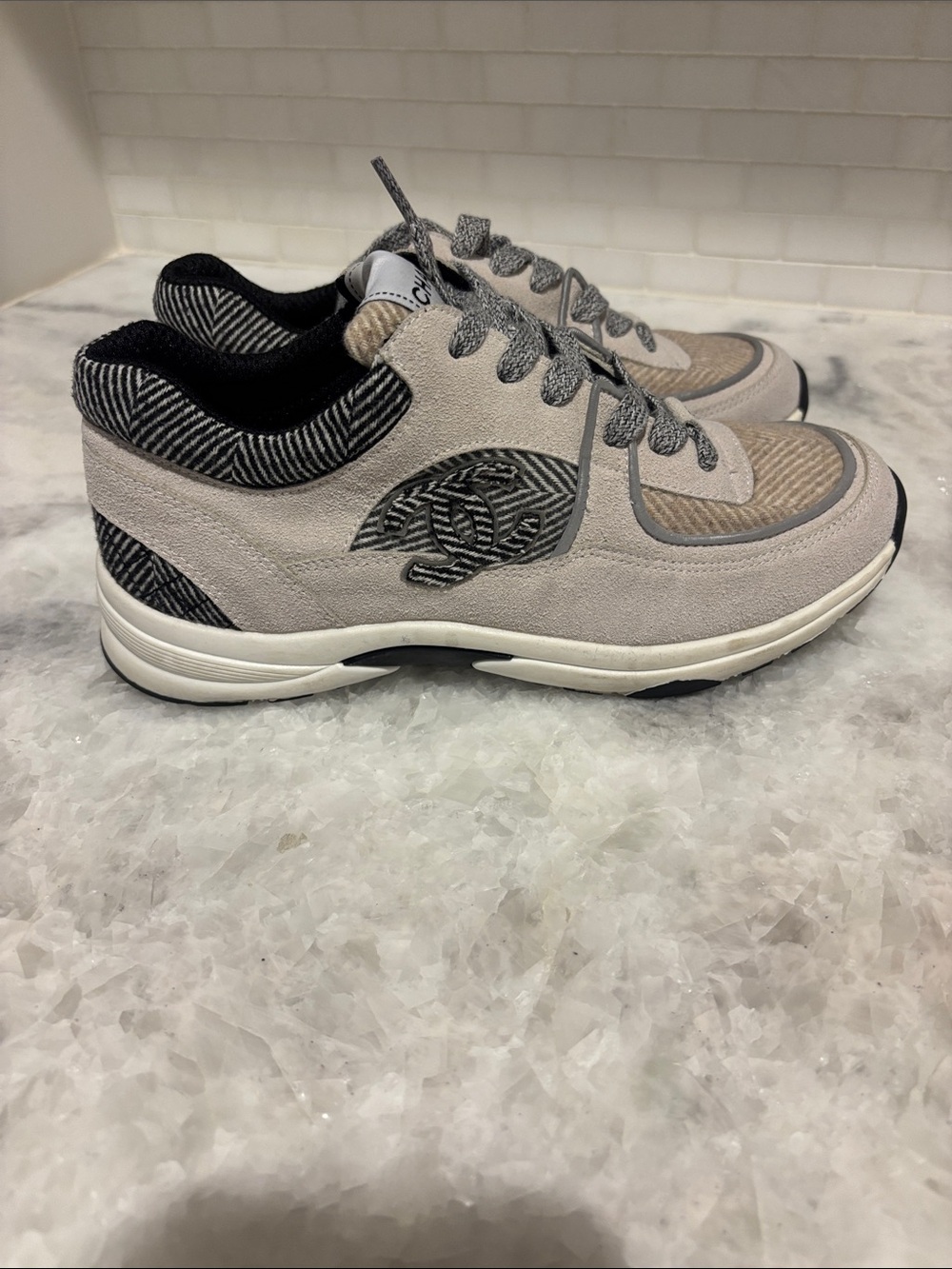 NO brand woman Light Gray & Black Suede Sneakers